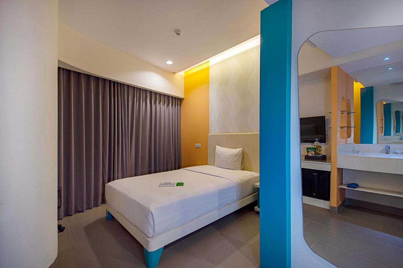 Blue Sky Hotel Petamburan Jakarta Exterior photo