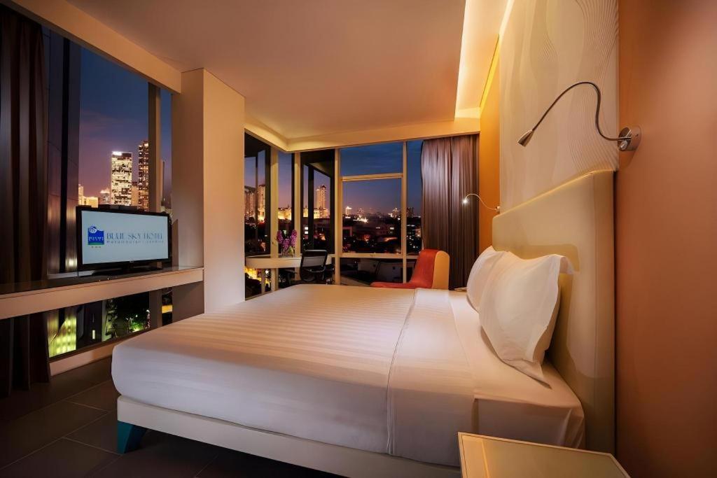 Blue Sky Hotel Petamburan Jakarta Exterior photo