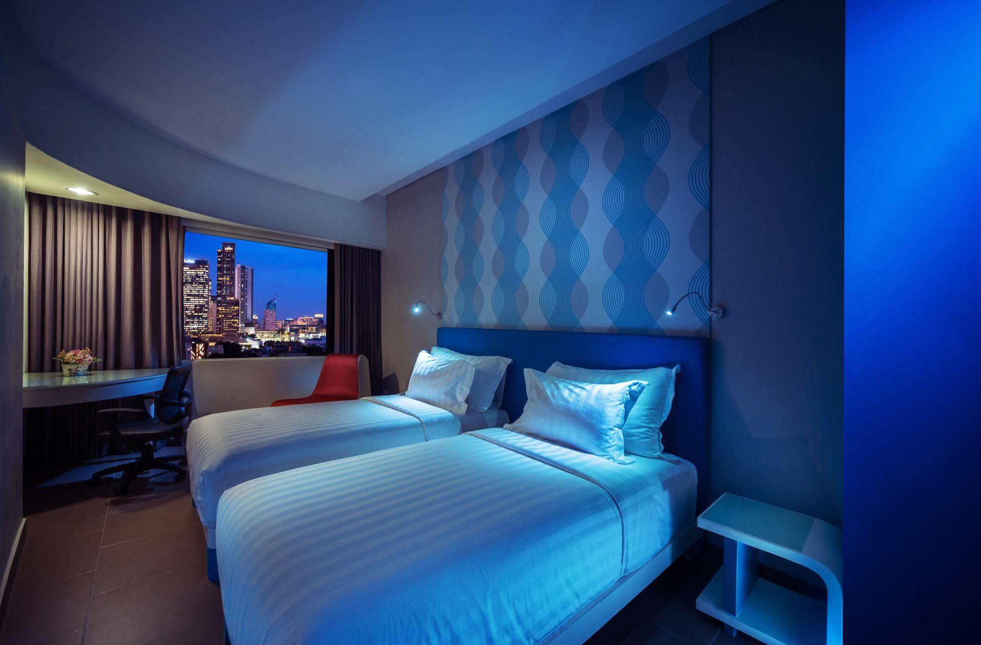 Blue Sky Hotel Petamburan Jakarta Exterior photo